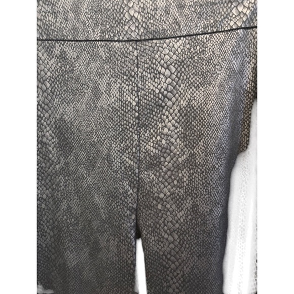 SO SLIMMING CHICO'S Plus Size Black Snake Imprint Tummy Control Pull On Pants 4R - Picture 3 of 4